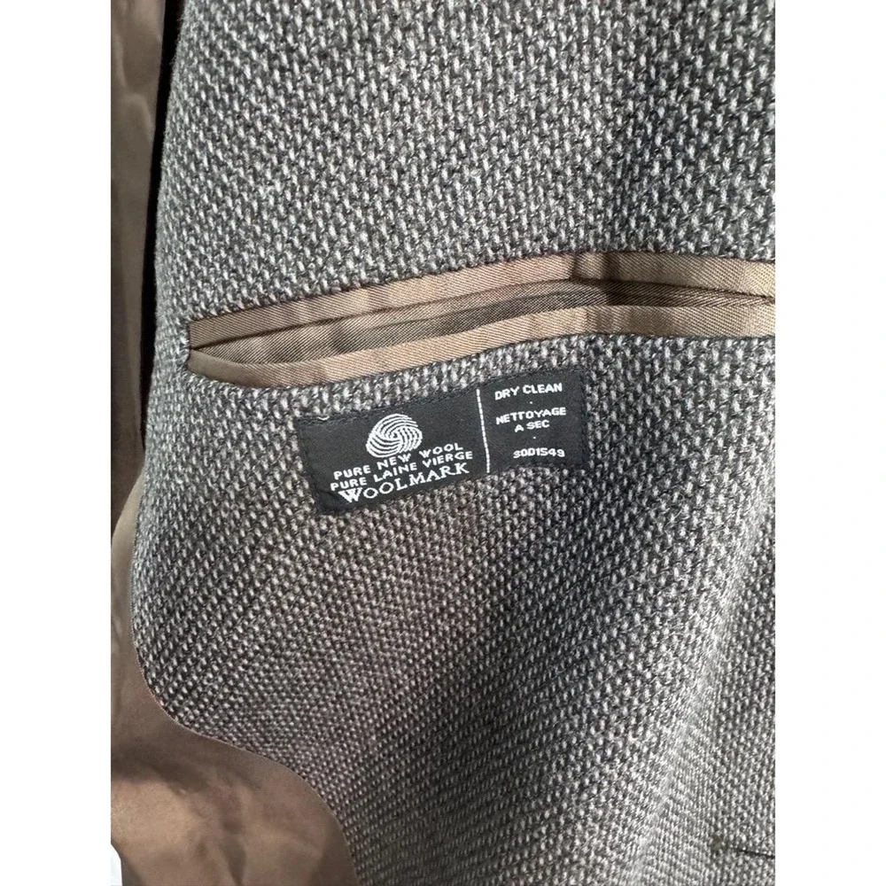 Bachrach herringbone button